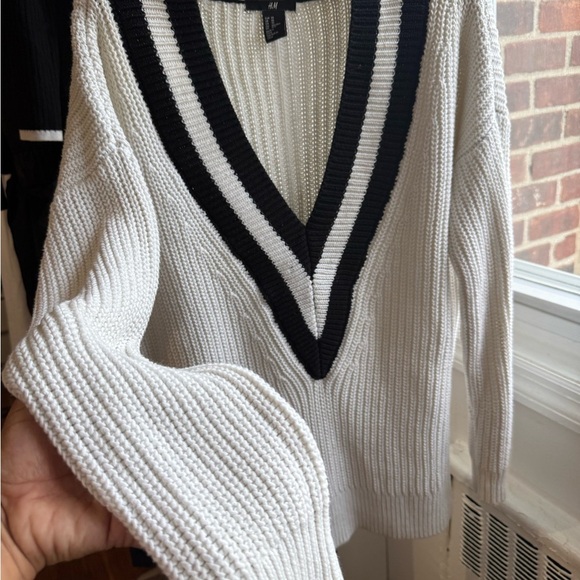 H&M V-Neck Sweater in White and Black - Picture 4 of 7